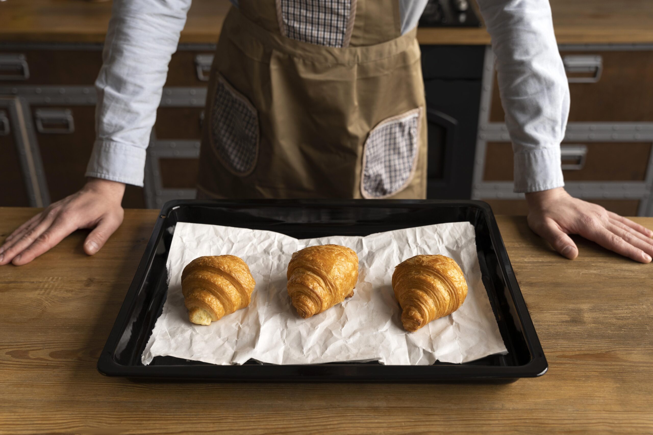 close-up-delicious-croissants-tray